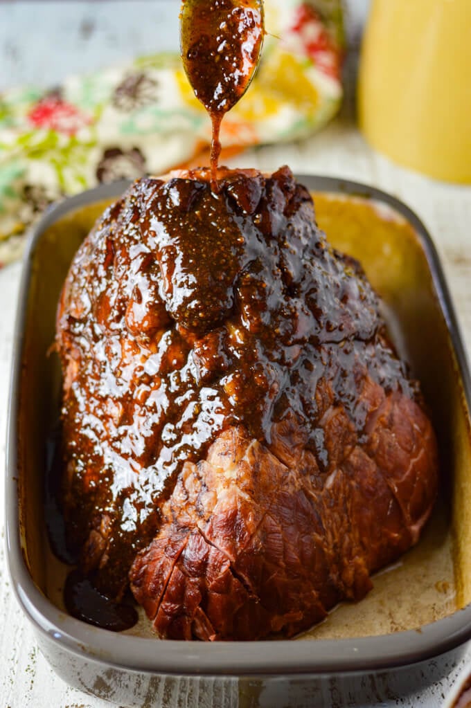 The Ultimate Glazed Baked Ham for Impressive Holiday Feasts